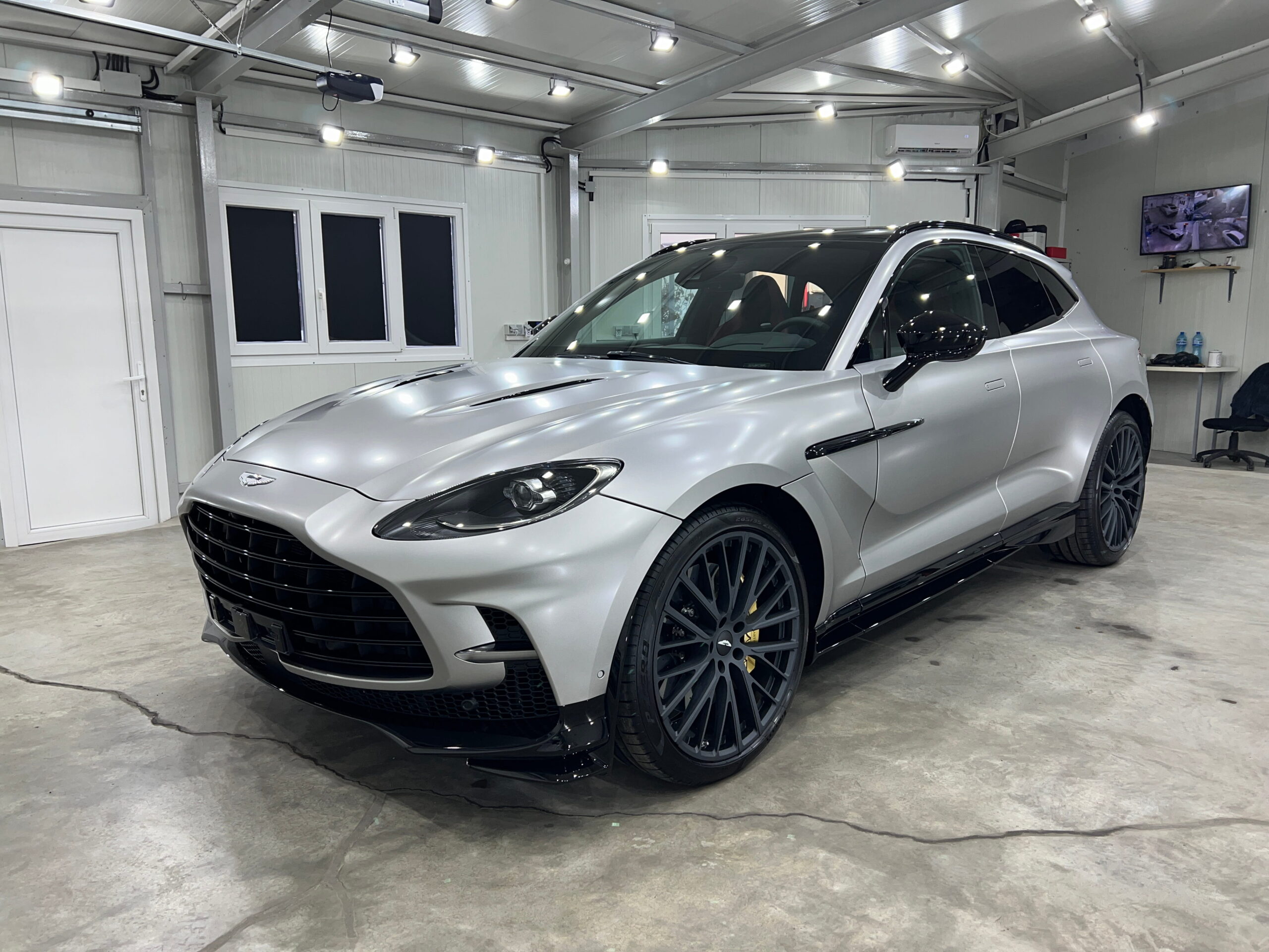 Aston Martin (3) detailing auto